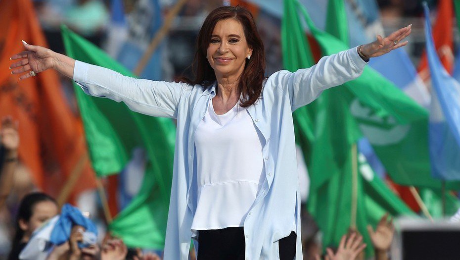 clarincom's tweet photo. #EleccionesArgentina @CFKArgentina no votará en Santa Cruz, al igual que en las PASO https://t.co/ZpkI6R5pRq https://t.co/eDyzibIPSP