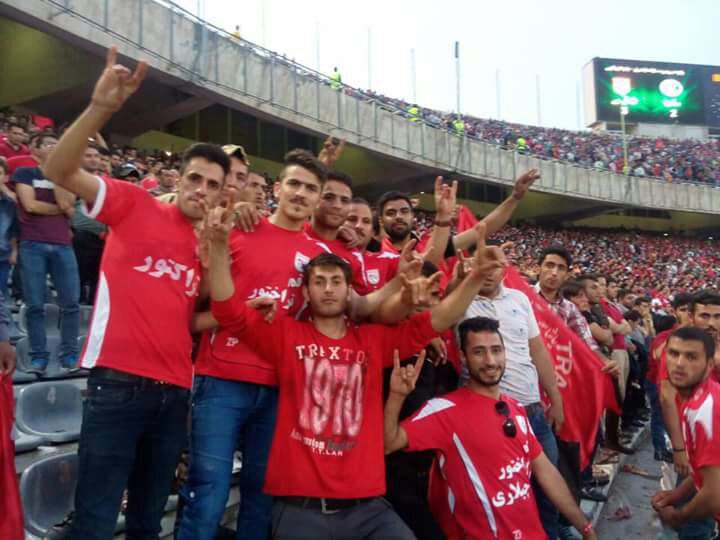 GHesenli12's tweet photo. Karabağ ve Traxtor futbol takımları. Sizinle gurur duyuyoruz. Milyon dolarlık transferlerimiz yok ama mangal gibi yüreğimiz var... https://t.co/buAxOgrvRb