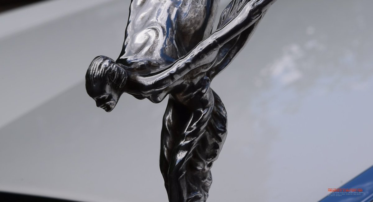 MultiPlatinumHD's tweet photo. #FDF2017 A work of #art. It should be playing in the middle of a #Galleria. With an entrance made out of metal. Let me call up #Valerie  -HD https://t.co/CAdkarIiqj