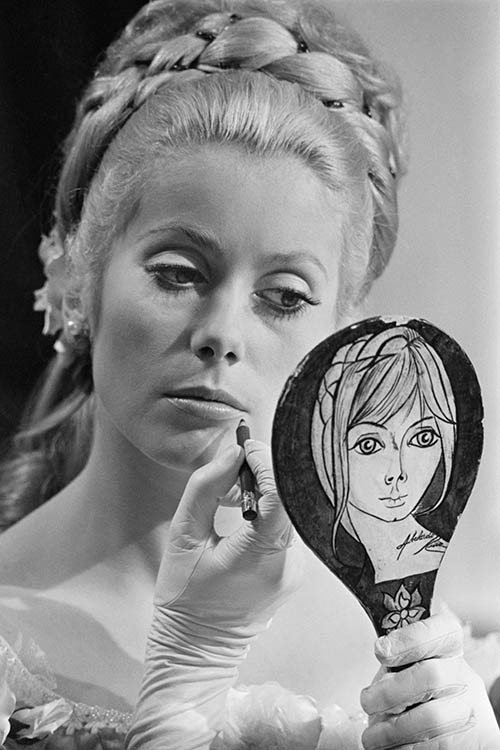 Terry_ONeill's tweet photo. Born on this day 1943, Catherine Deneuve. See more from the Screen archive : https://t.co/FQm23No4bC https://t.co/YzOInJurvm