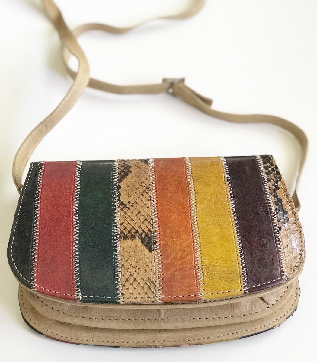 sunafricastore's tweet photo. Handmade Leather shoulder bag ❣️Leather crossbody bag 🌍#africandesign #handmade #madeinsenegal #sunuafrica #leatherpurse #craft https://t.co/dNVTMSW9oH