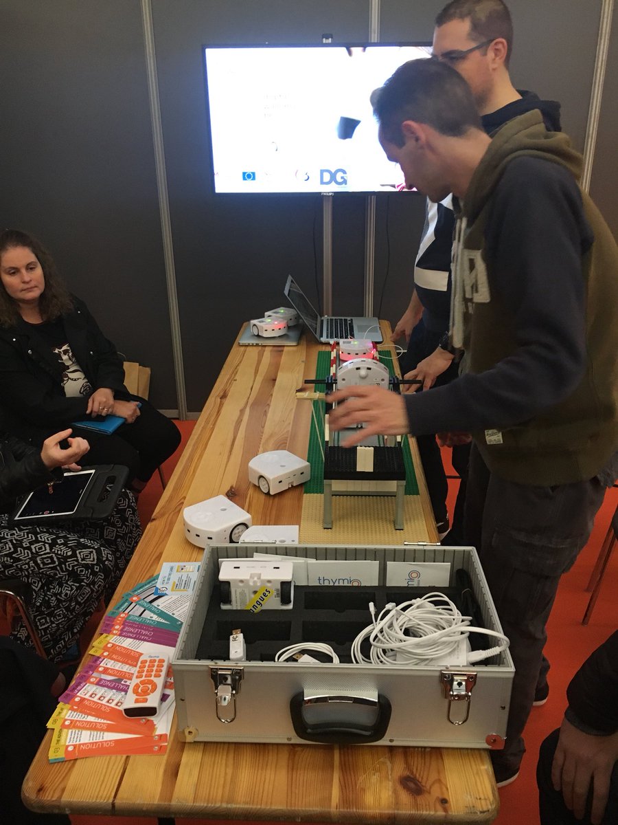pbalancier's tweet photo. Dernières démos #Thymio @ecolenumerique @digitalwallonia #saloneduc #educ17 https://t.co/YA76K3O8rt