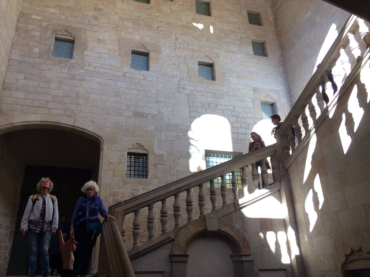 roadmovingblog's tweet photo. Descubriendo nuevos rincones e historias de la Barcelona gotica con @PastView . #PastViewExperienceBarcelona https://t.co/0yBaXM7My6
