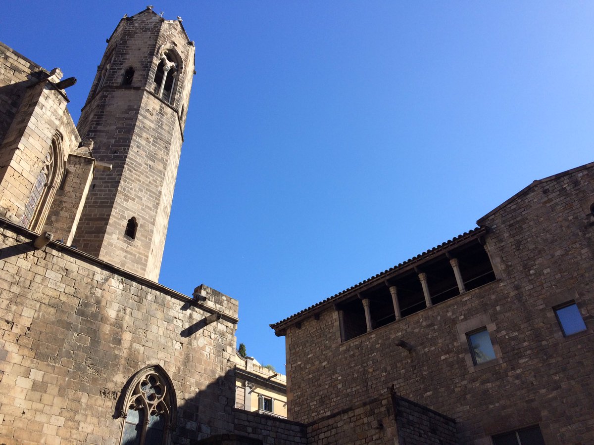 roadmovingblog's tweet photo. Descubriendo nuevos rincones e historias de la Barcelona gotica con @PastView . #PastViewExperienceBarcelona https://t.co/0yBaXM7My6