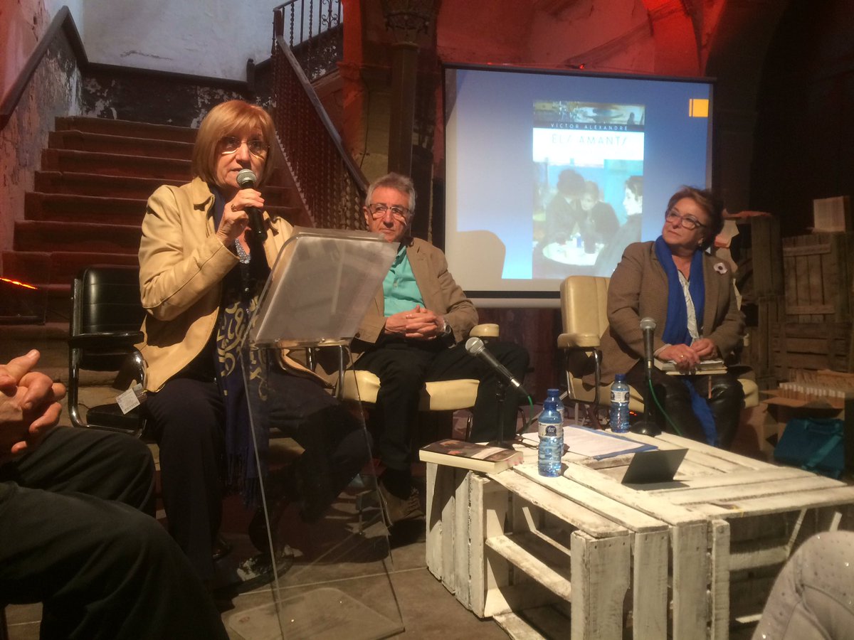 nuvol_com's tweet photo. Romi Porredón presenta 'Els amants de la Rambla del Celler' de @valex_cat, a la @VilaLlibreCAT de Cervera amb @EditorsMeteora https://t.co/S6EzSQ9EsZ