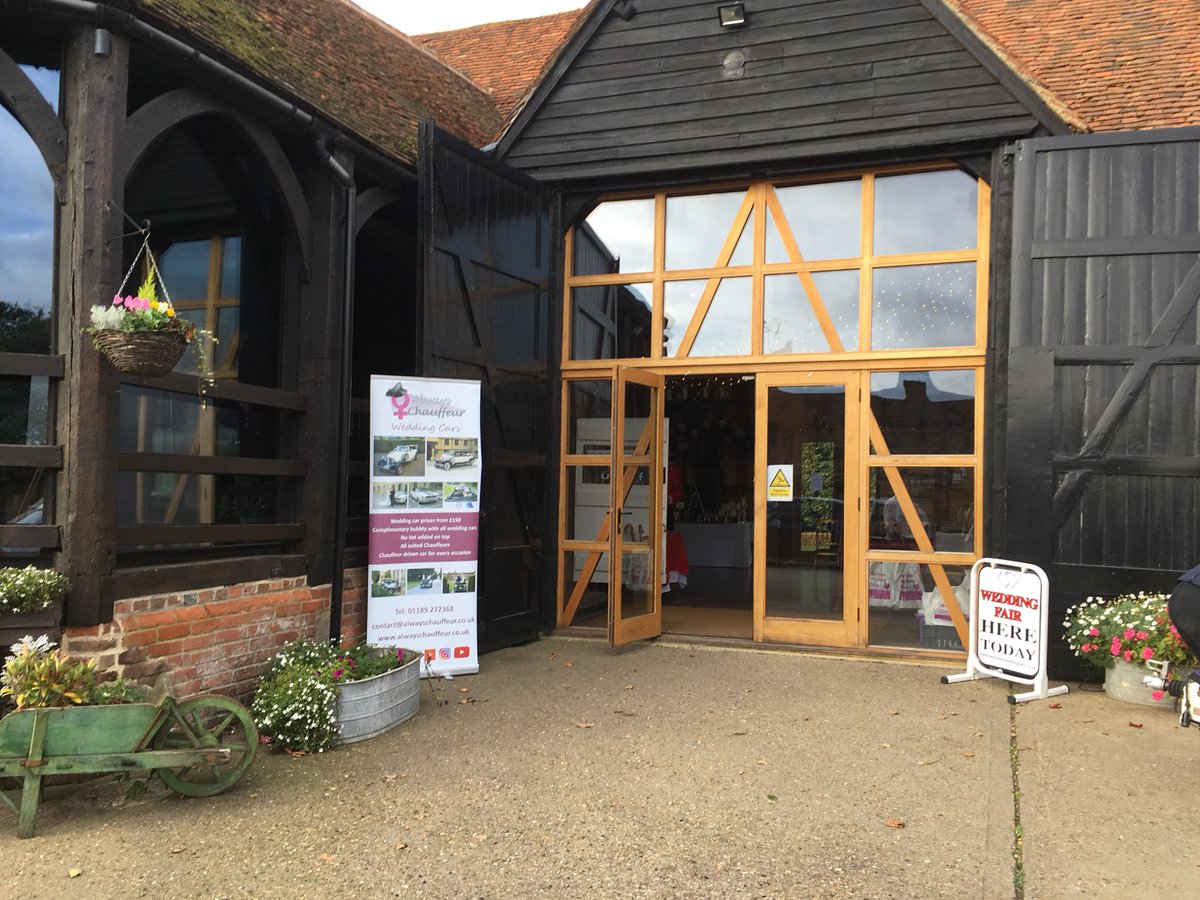 AlwaysChauffeur's tweet photo. A glorious day for a wedding fair @LillibrookeMnr. Great exclusive venue #Bramwith #Beauford #weddings https://t.co/G1JbssNpRE