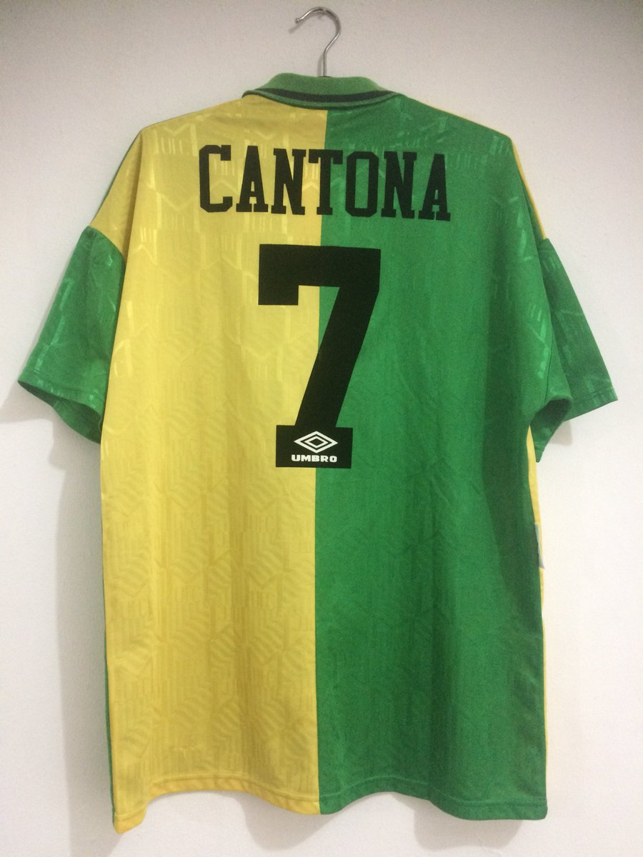 HatrickJersey's tweet photo. #Hatrick4 🙈🙈

Kaen bersejarah yg dikenal jg dgn kaen Newton Heath, pdhal nilai OB nya sih 1/2 nilai pasaran, ga ada yg nyolek hiks https://t.co/fkBrAB8M4u