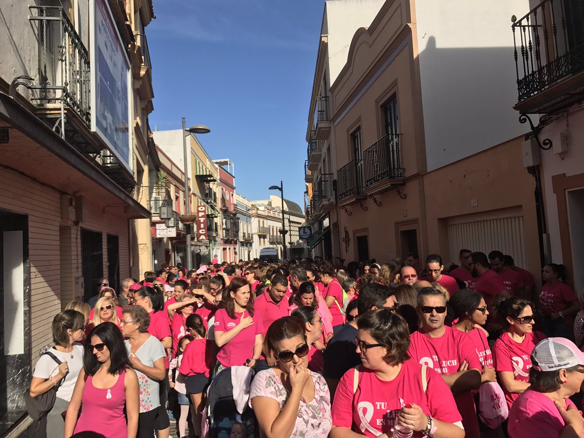 CsDosHermanas's tweet photo. Hoy afiliados y simpatizantes @CsDosHermanas colaborando en la marcha contra el cancer de mama. #miluchaestulucha #MiLuchaEsRosa 🎀 https://t.co/8Rcdu5mAKz