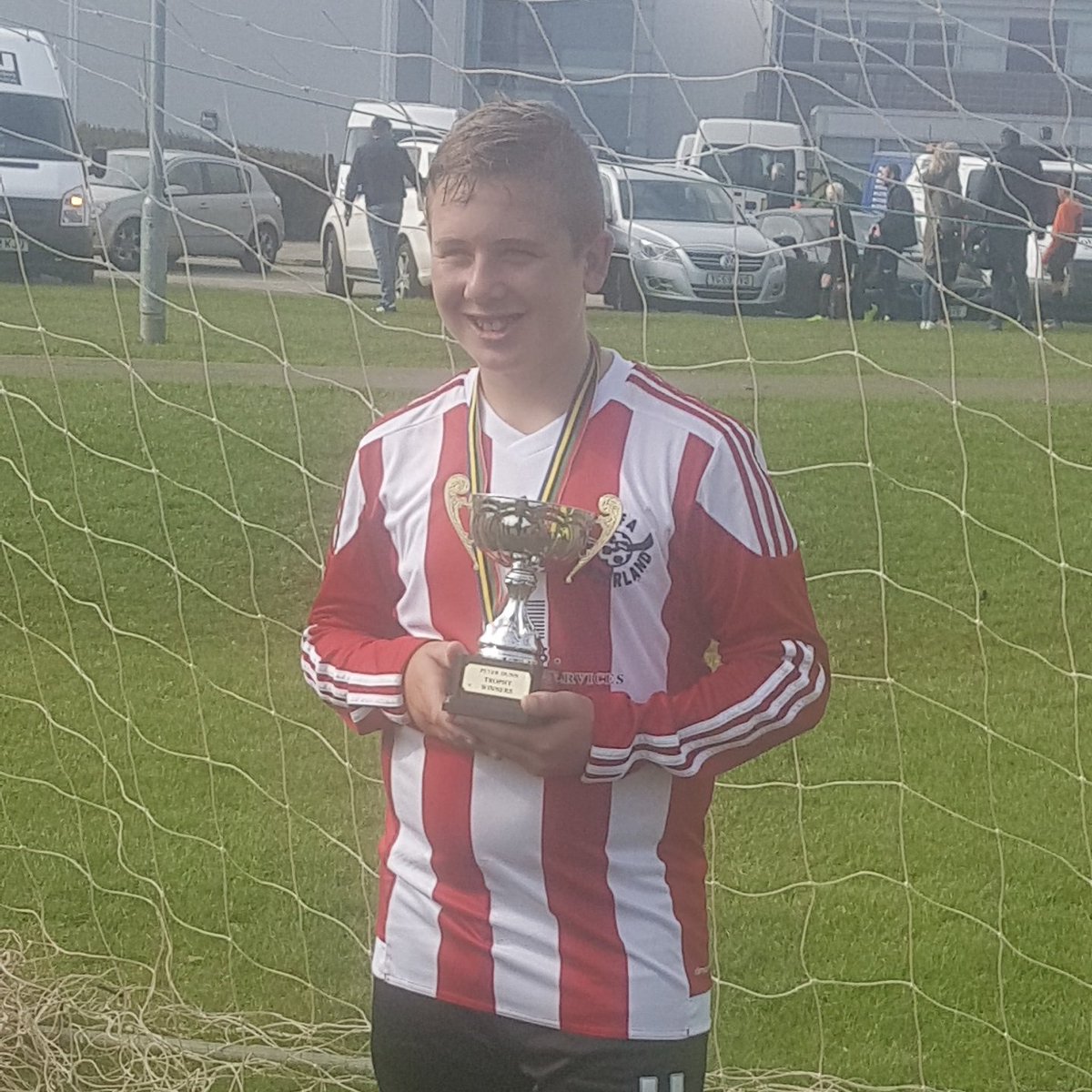 cherellelock86's tweet photo. Sunderland boys winning there 1st trophy of the season @nsprimary Peter Dunn Cup 2017 ⚽🔴⚪ @nsprimary @bigeddiepem https://t.co/IsSBy7bRJE