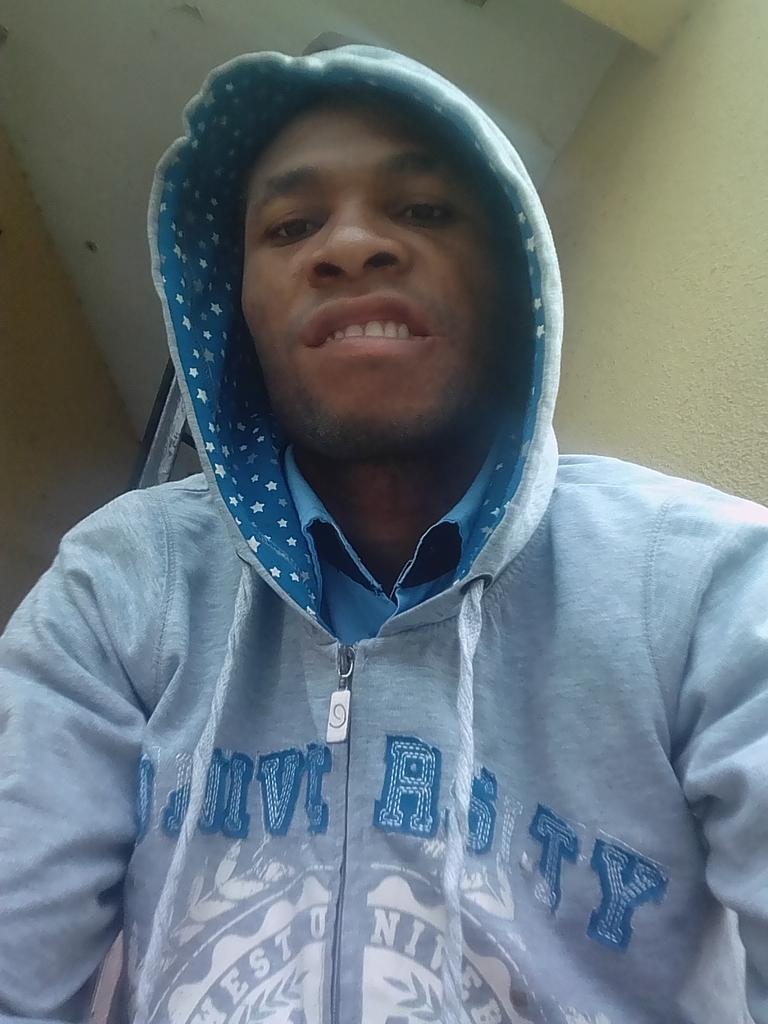 blessbless23's tweet image. Who do you see in the mirror when you look at the mirror