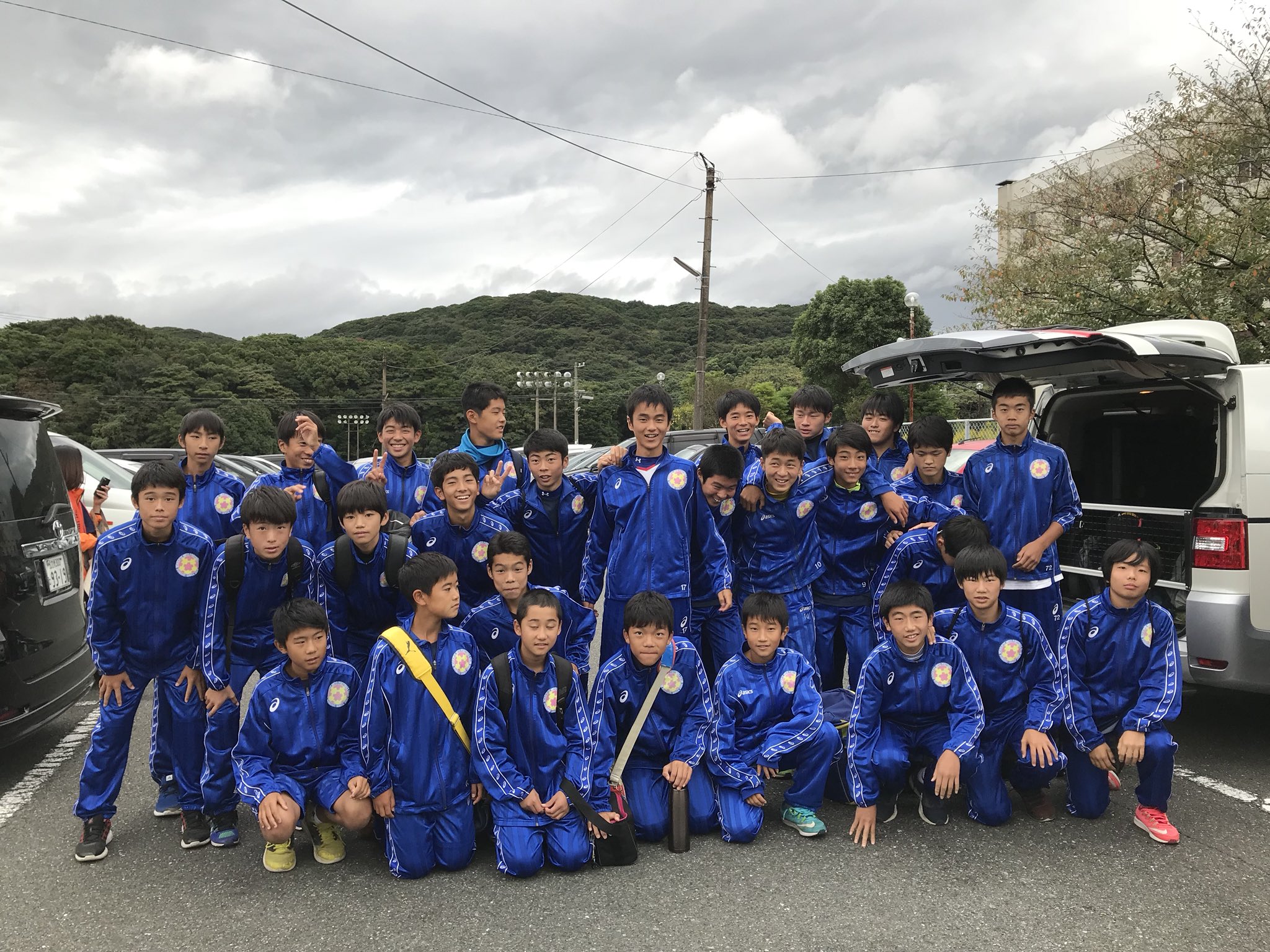 公式 飯塚高校サッカー応援団 Pa Twitter 飯塚ー九国 可愛い応援団が今試合も来てくれました ボアソルテ美都 島根 ヴァレンティア 佐賀 Fc Neo 福岡 これらのチームだけでも何と100名超え それ以外にもob始め沢山の方々が応援がみんなの力になりました