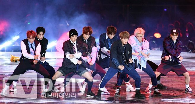 SM_NCT's tweet photo. [PRESS] 171022 #NCT127 at Busan One Asia Festival 

(2) https://t.co/zQphbcgP4P