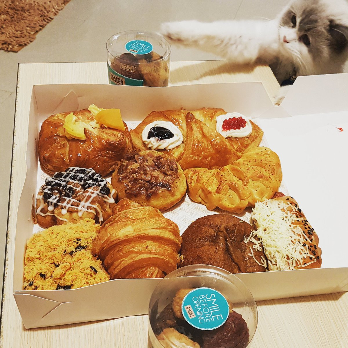 No, Heisenberg, you can't have any.
Thank you, <a href="/bakersmaisonph/">Bakers Maison PH</a>!

#cat #bread #food #TastetheWorld #BakersMaisonPH