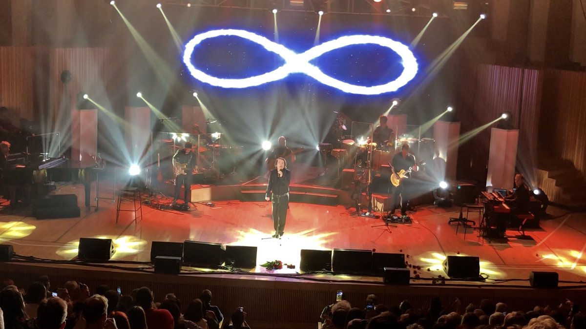 raphaelnet_com's tweet photo. En noviembre @RAPHAELartista estará #LocoporCantar en:

4- LOGROÑO

11-SANTIAGO DE COMPOSTELA

18- VALLADOLID

25-CACERES https://t.co/RkfKovcc89