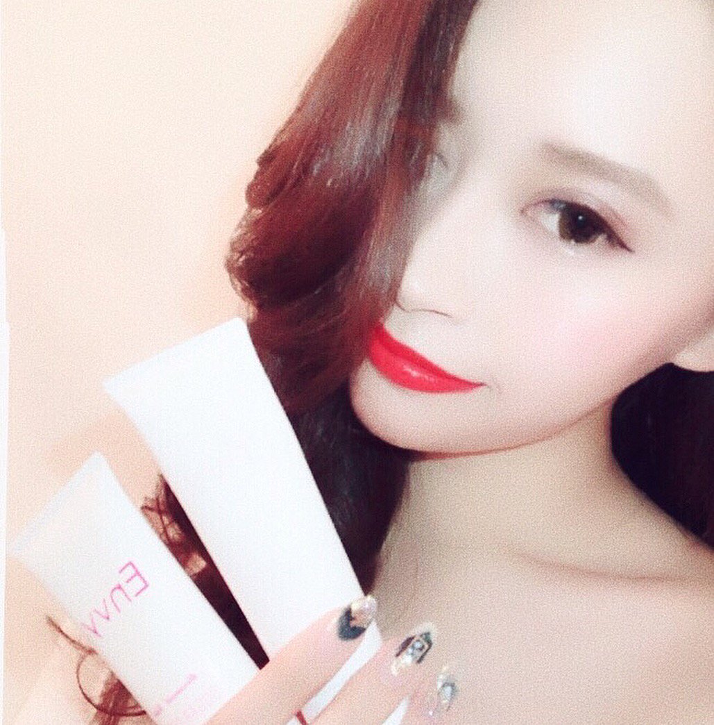 sugarfeel_lens's tweet photo. ステキな女性は漂わせる香りもステキ😄✨
香水のような色っぽくて甘い香り❤️❤️
@sugarfeel_lens #sugarfeel #シュガーフィール #ボディクリーム #Envy #mermaidkiss
#loveholic https://t.co/Tbl1ZkfEcA