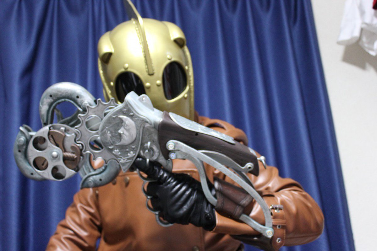 南雲秋人 No Twitter 大好きなゲーム バイオショックインフィニット に登場する近接武器兼移動手段 スカイフックのレプリカを買いました めちゃくちゃかっこいいいいいい 着ている服はゲームとは関係ありません