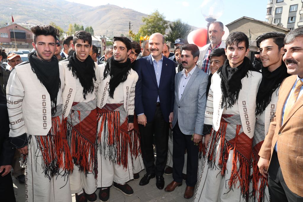 Siyasetin özü, Millete hizmet üretmek, vatandaşın istifade edeceği eserler bırakabilmektir

Muş Bilgi Evi,tüm vatandaşlarımıza hayırlı olsun