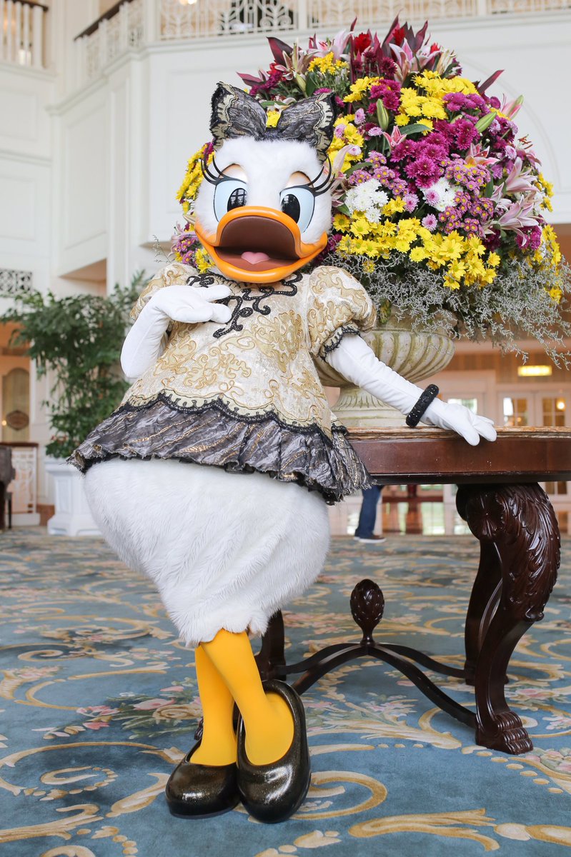 Disney13awf's tweet photo. 今回一番の目的、アイシャドウが
ゴールドのデイジー:;(∩´﹏`∩);:♡
そんなの会いに行くに決まってる…
ああぁあ、可愛い可愛い可愛い。 https://t.co/8xESpxbcZg