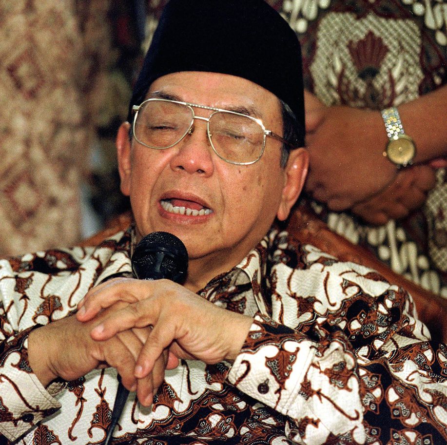 detikcom's tweet photo. Belajar dari Ulah Santri Gus Dur Saat Mencuri Ikan di Kolam Kiainya https://t.co/uVbIdlT1BC https://t.co/S6855JTxc4
