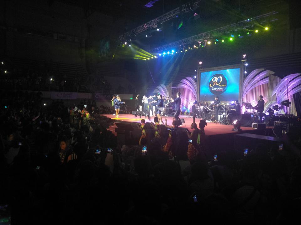 Just_AngelLuna's tweet photo. Yun bang nagsitayuan ang lahat ng tao.. :) :)
whoaaa!!
SG SG SG SG SG SG SG...
#DavaoConcert 10/20/17
#CebuanaThankYouFor30 https://t.co/G7YV1v0Ge7