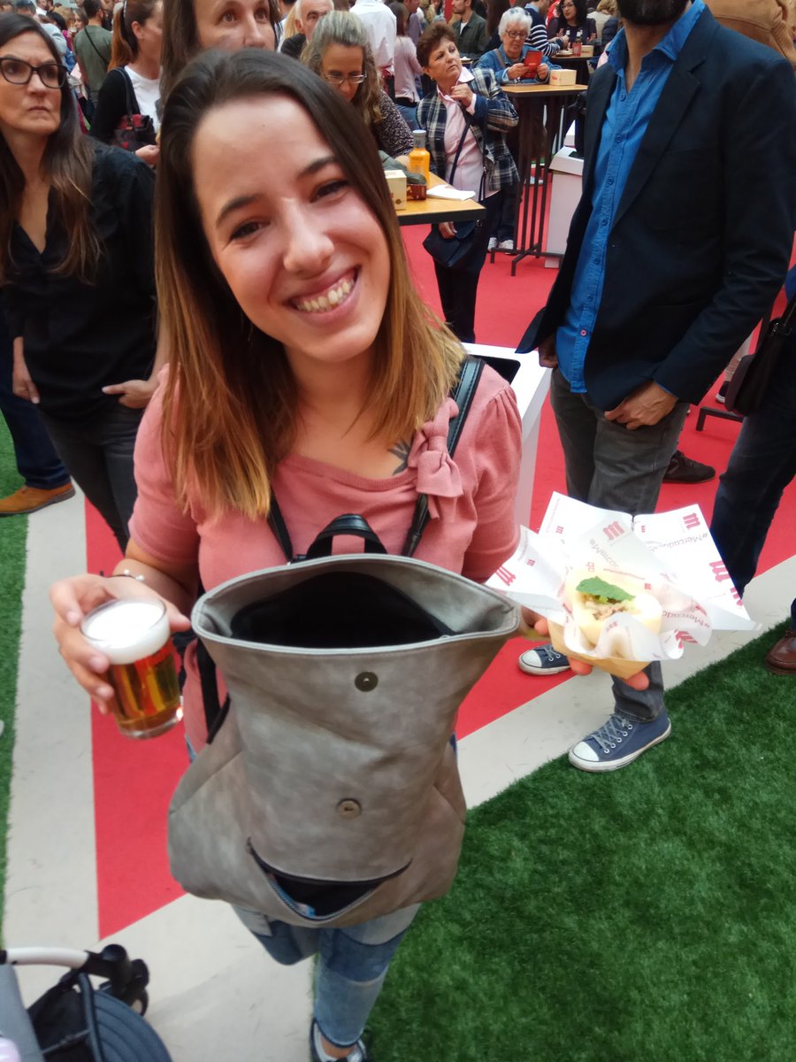 albitaa05's tweet photo. @mahou_es #mercadodesabores De dos en dos!!! Jajajaja https://t.co/CPzCeZSi14
