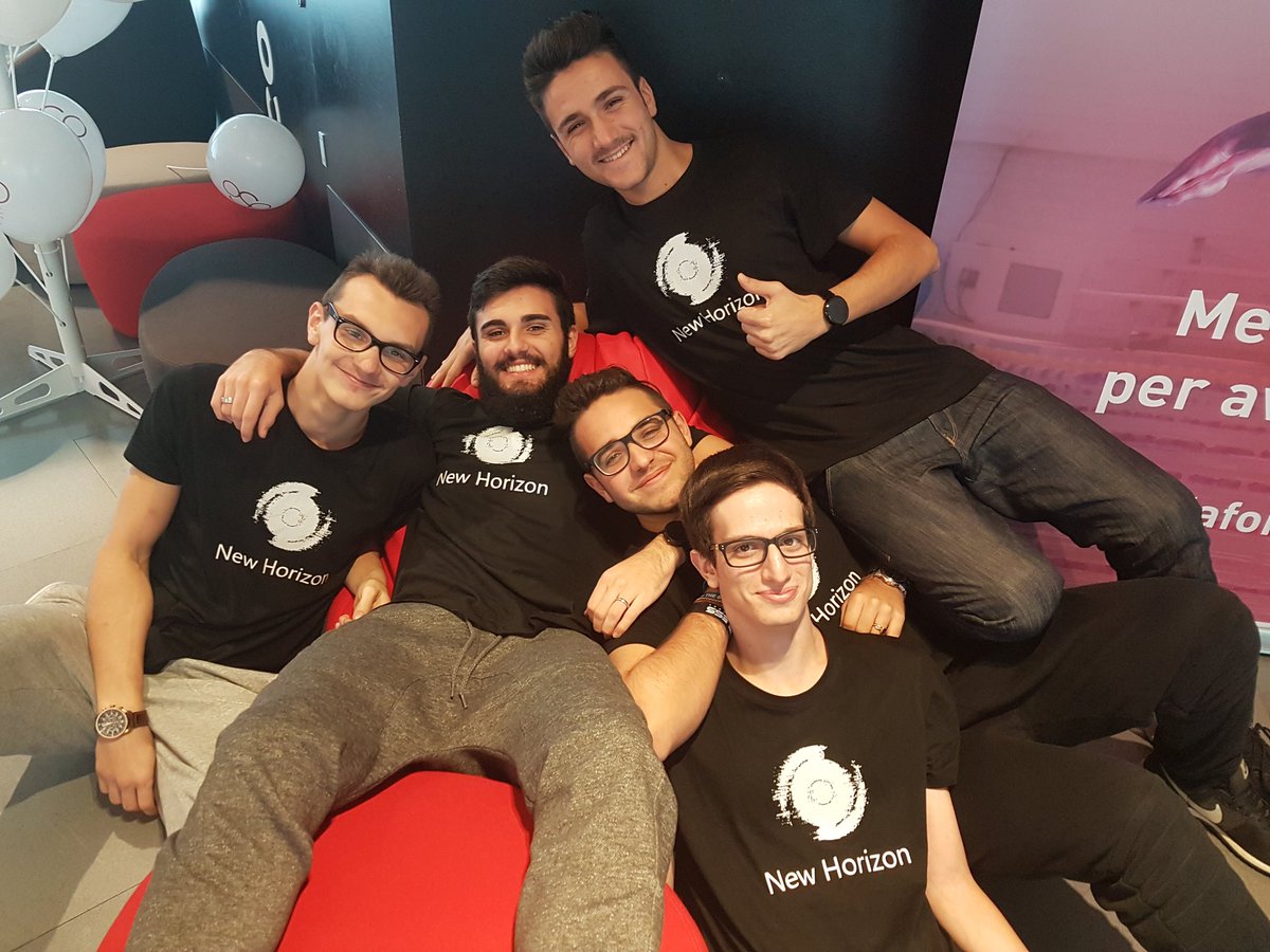 newhorizon_dev's tweet photo. Nonostante la nottata, noi siamo ancora qua!

#NewHorizon #OSO #LimitlessHack #Vodafone @CodemotionIT https://t.co/YCSrCKc4uq