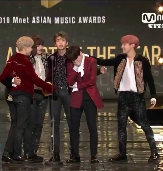 SaRaNeanaka's tweet photo. “อาร์มี่” จำคำนี้ไว้นานๆเลยนะทุกคน #allforbtsth  #BTSShows  #MPN https://t.co/XMo2Mr7NNW