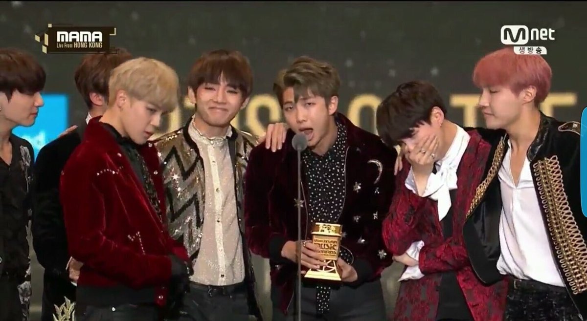 SaRaNeanaka's tweet photo. “อาร์มี่” จำคำนี้ไว้นานๆเลยนะทุกคน #allforbtsth  #BTSShows  #MPN https://t.co/XMo2Mr7NNW