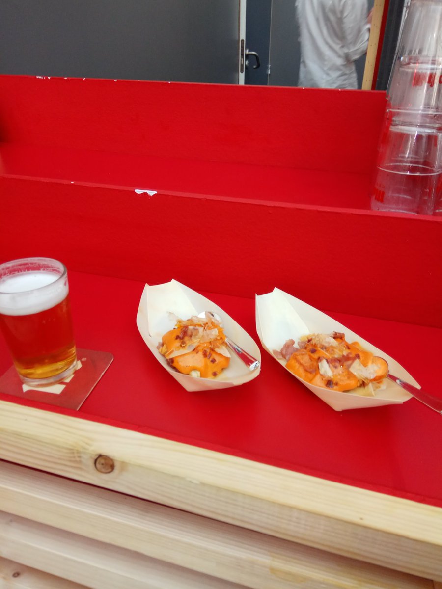 albitaa05's tweet photo. @mahou_es #mercadodesabores venga que nos vamos a poner a tope!!! A ver si nos toca la caña con el beso!! https://t.co/OP5xYBDnGw