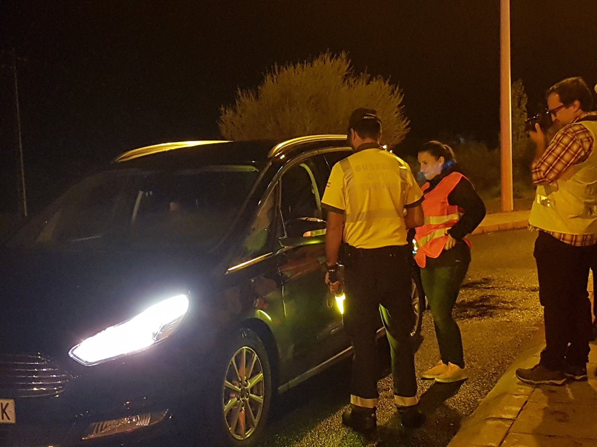 AlcoholSociedad's tweet photo. Campaña @LosNoc_turnos fomentando la figura del conductor alternativo en #Portugal con @guardiacivil y @GNRepublicana. #AlVolante0Alcohol https://t.co/oe1h8P5gFT