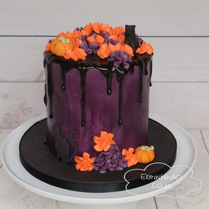 Ermintrudescake's tweet photo. #halloween #cats #pumpkin #dripcake https://t.co/52MlCZhI5j