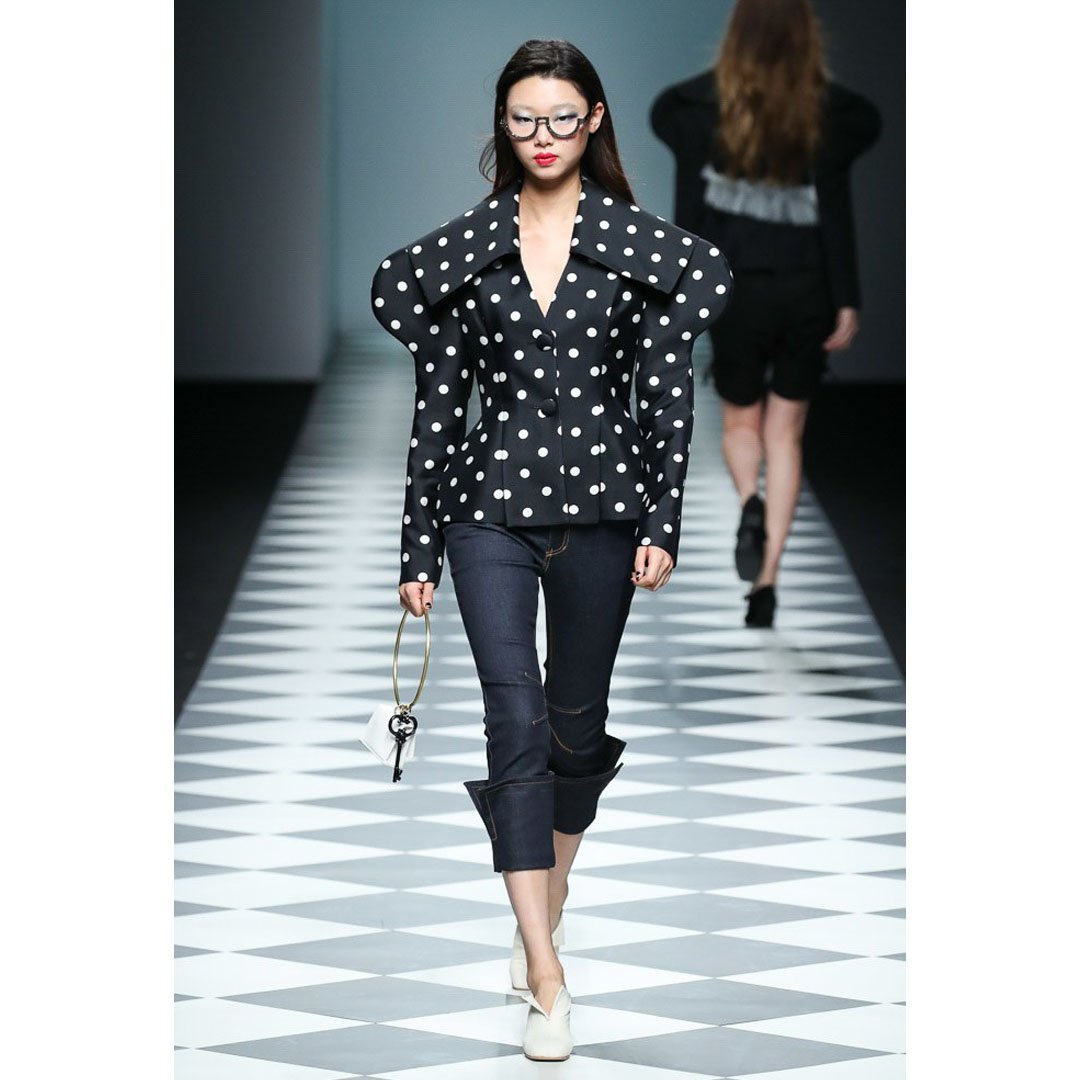 rockymaemedia's tweet photo. Our top picks from the Kiok Spring 2018 collection.
📷:HERA Seoul Fashion Week /Indigital.tv
#fashinweek #seoulfashionweek https://t.co/PUd6uAc3Cz