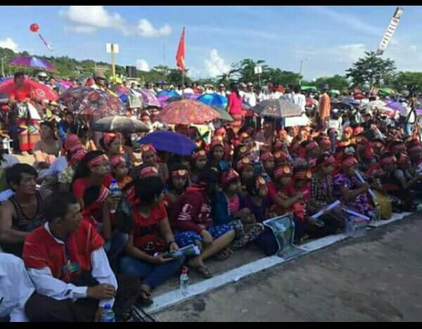 Myanmar( Naypyitaw)People
stand with Aung San Su Kyi#whole day#whole night#