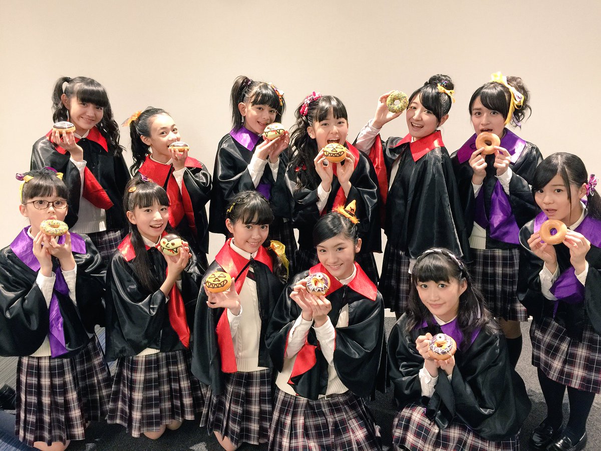 さくら学院 職員室 今日は本番前にクリスピー クリーム ドーナツさんの差し入れを頂きました 期間限定のハロウィンデザインです 本番後に美味しく頂きました ありがとうございました