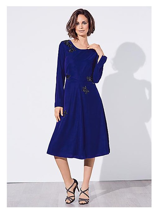 Looking for something to wear for the upcoming party season? Browse our evening dresses for some fabulous pieces. bit.ly/2zoO80F