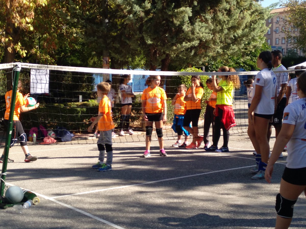 VoleyJUN's tweet photo. Sábado 20 octubre
Día Andaluz del voleibol. https://t.co/1ARdVvwZLo