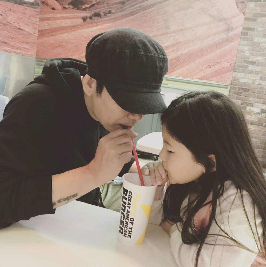CKpopers's tweet photo. #YangHyunSuk Bagikan Foto Kencan Dengan Putrinya

──────
©koreanindo
vir🐣 https://t.co/4Ng6rfaStr