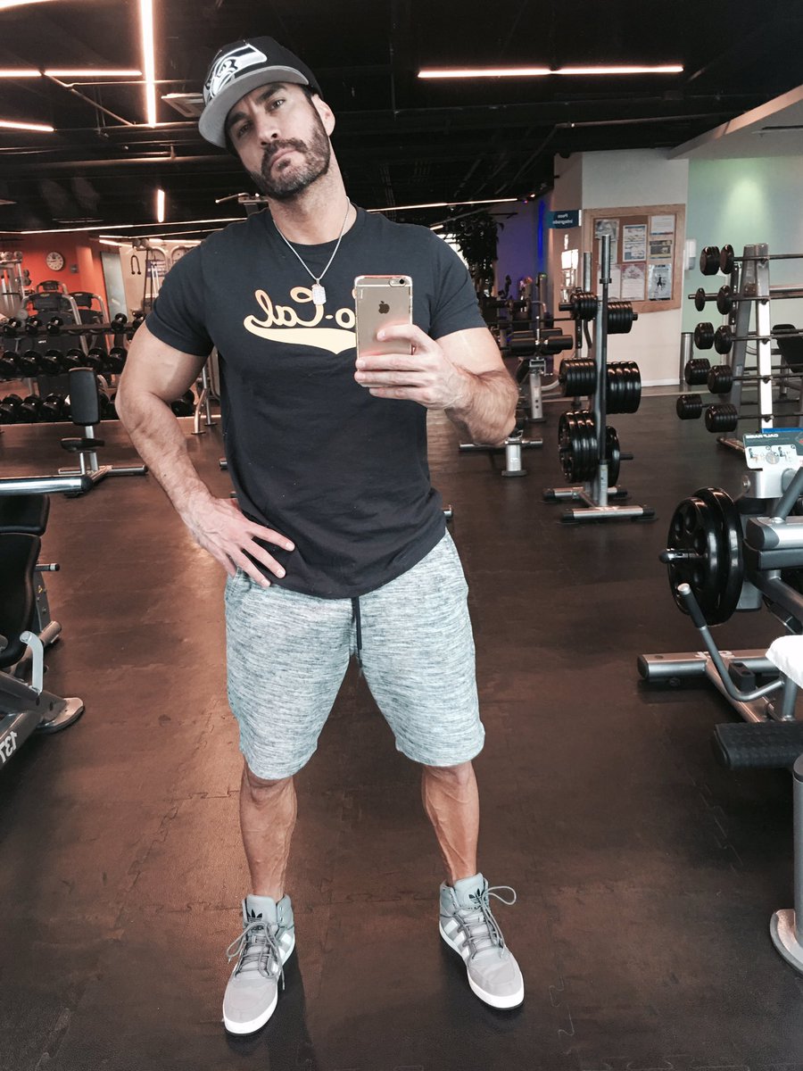 No se vale quejarse y sí agradecer!! Maravilloso domingo!!! Te veo el 3 y 4 de noviembre <a href="/spmshow/">Mr. Love Machine</a> cddmx