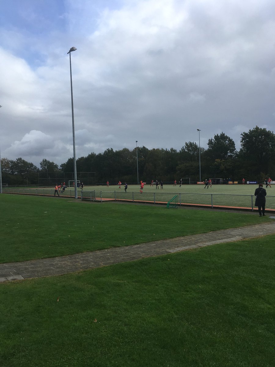 #Bekerhockey Silvercup in #Emmen 4 Dames en 4 Heren teams strijden om door te gaan naar de volgende ronde...