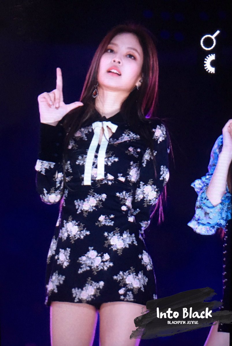 IntoBlack1996's tweet photo. 171022 BOF 💫

#제니 #JENNIE #블랙핑크 #BLACKPINK #🖤💖 https://t.co/Yvx4oqCHu2