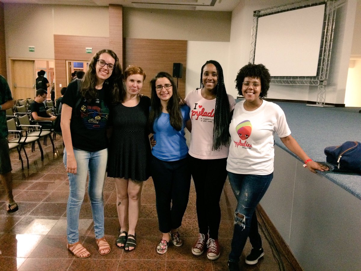 mjcoffeeholick's tweet photo. Obrigada #dfne2k17! O evento foi muito bom e feliz em conhecer @pyladiessa <3 me chama que eu volto https://t.co/5ldSYka7Ni