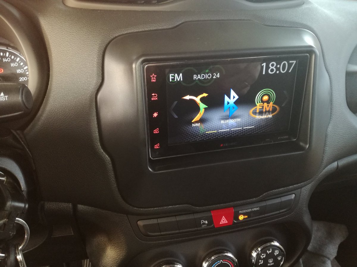 CarStereoCenter's tweet photo. #jeep #renegade con Navigatore avanzato per controllo smartphone #Android. #zenec https://t.co/iSvriUcdKp