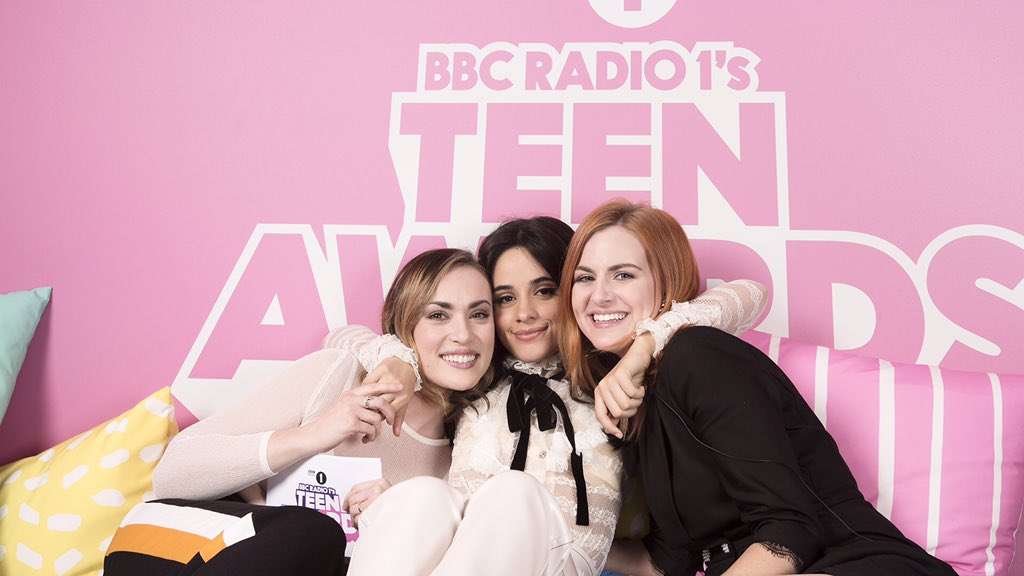 BBCR1's tweet image. Guys, it finally happened! 💕😭 Stay tuned for the video! #R1TeenAwards