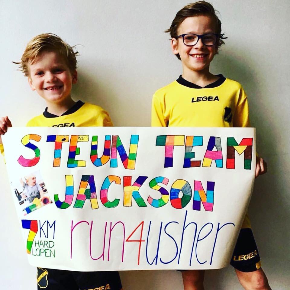 usher_syndroom's tweet photo. Deze 2 kleine helden gaan 18 nov 7km hardlopen in het donker @7Hloop #run4usher Trots op ze! Wil jij ze ook steunen? https://t.co/h8pYnGLi12 https://t.co/nj9kGesqLf