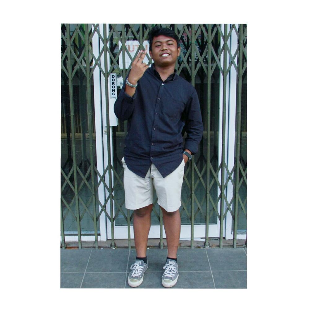 Fernandus_12's tweet photo. Manusia hitam yg berani pake baju hitam 👤 #anakmedan
#anakmama iya lah👯😝 https://t.co/us47rDFBf7