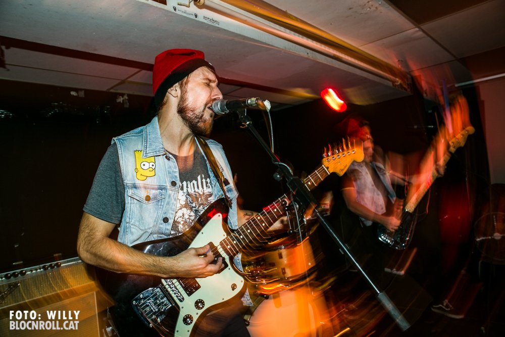 Venen temps d'enfundar-se la barretina! <a href="/elspanellet/">Panellet</a>  al <a href="/kjroquetes/">Kasal Joves Roquetes</a>  al bolo d' <a href="/OutroShowsDIY/">Outro Shows</a> #panellet #punkrock #barcelona #noubarris