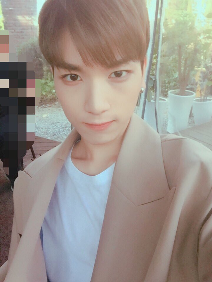 2able_wontop's tweet photo. [원탁]숨이 다할 때까지 지키고 싶은 레인저 덕분에 오늘도 완벽한 하루였어요~ 모두 조심히 들어가고 우리 또 만나요. 너무 고맙고 언제나 결론은 사랑합니다.💕
#레인즈 #레인저 #주원탁 #원탁 https://t.co/qc5T6R0Onj