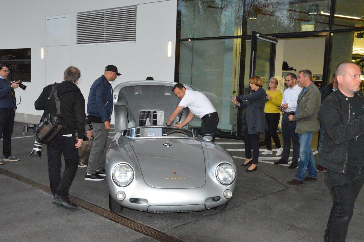 winsusie123's tweet photo. 7th #SoundNight in #PorscheMuseum-with #HansMezger,#MarcLieb,#RomainDumas,amusing+modest #GiysVanLennep,#NeelJani etc.+#AchimStejskal:Museum https://t.co/kMgsorqqdK
