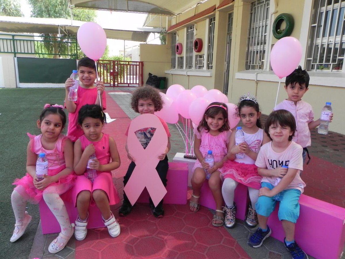 Mawakeb_Garhoud's tweet photo. Our sts spread msgs of love & support for the #fighters & the #survivors! #pinkday17 #BreastCancerAwarnessMonth https://t.co/1BFyzG1Mv1