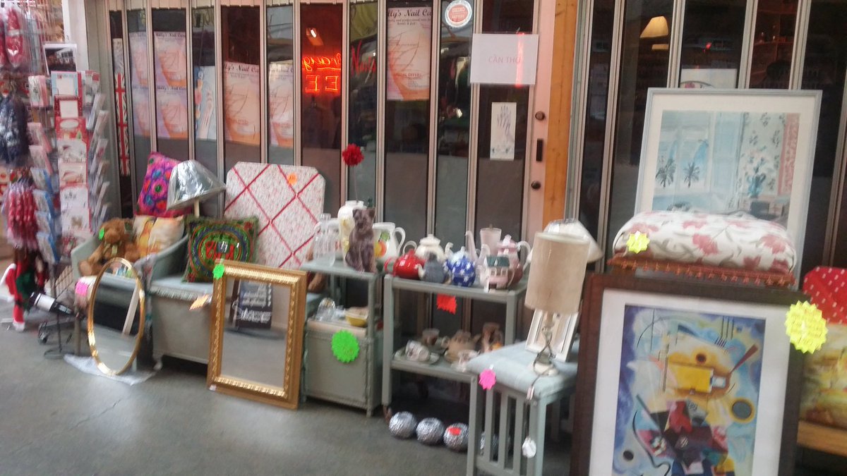 THE CABIN in Tooting Market are having a sale, come bag yourself a bargin #tooting #balham #clapham #mitcham #Wimbledon #battersea #sutton